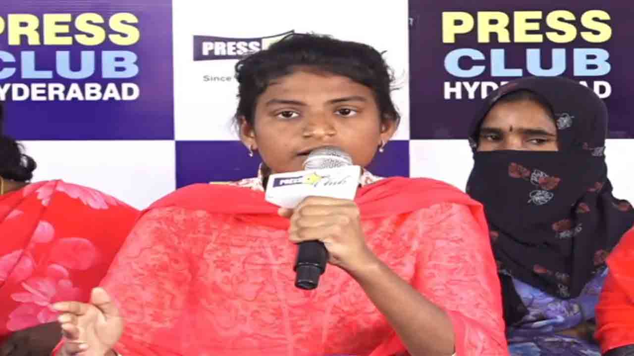 Velugumatla Victims | మీ సొమ్ము తీసుకుని మేం ఇళ్లు కట్టుకోలేదు.. కాంగ్రెస్ సర్కార్‌పై వెలుగుమట్ల బాధితురాలు ఫైర్