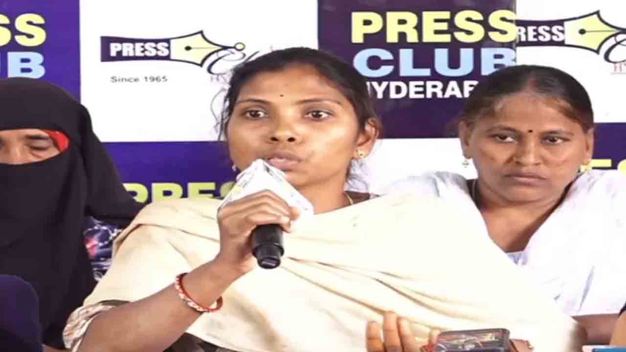 Velugumatla Victims | మేమేదో పాకిస్తాన్‌ టెర్రరిస్టులలాగా మా కాలనీని చుట్టుముట్టేశారు.. వెలుగుమట్ల బాధితురాలి ఆవేదన