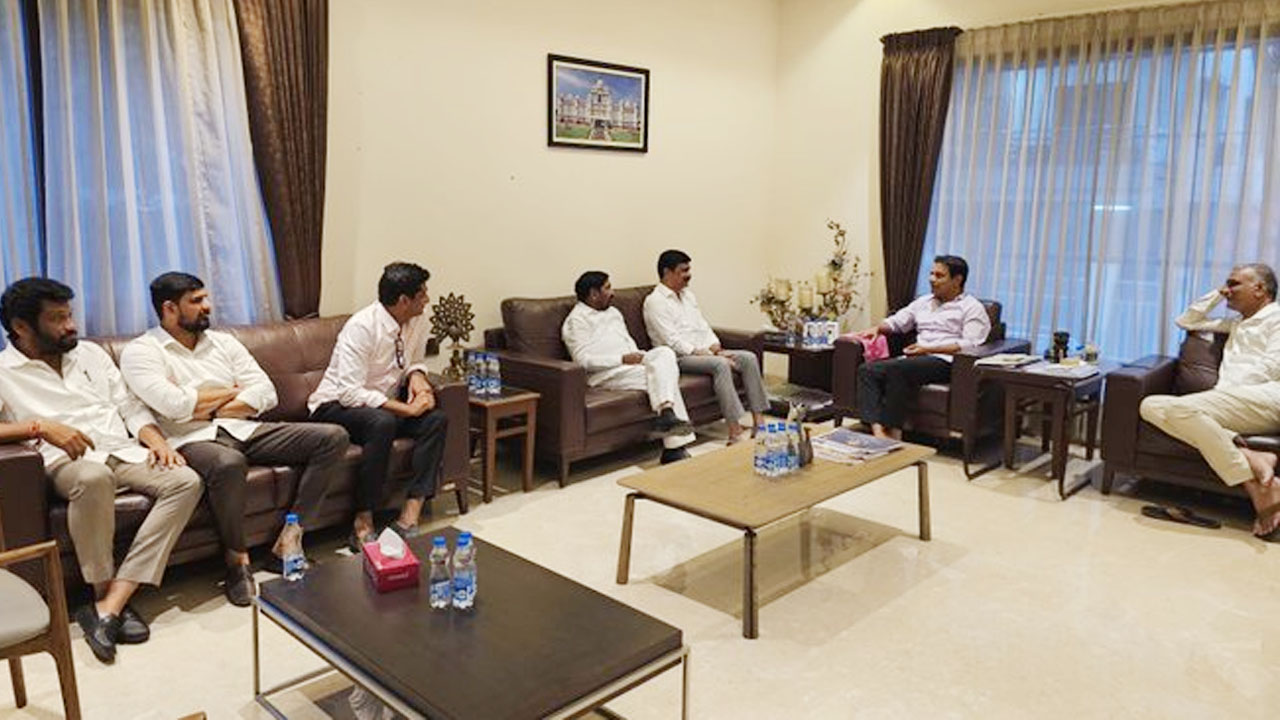 KTR | వేముల ప్రశాంత్‌రెడ్డిని పరామర్శించిన కేటీఆర్‌, హరీష్‌రావు