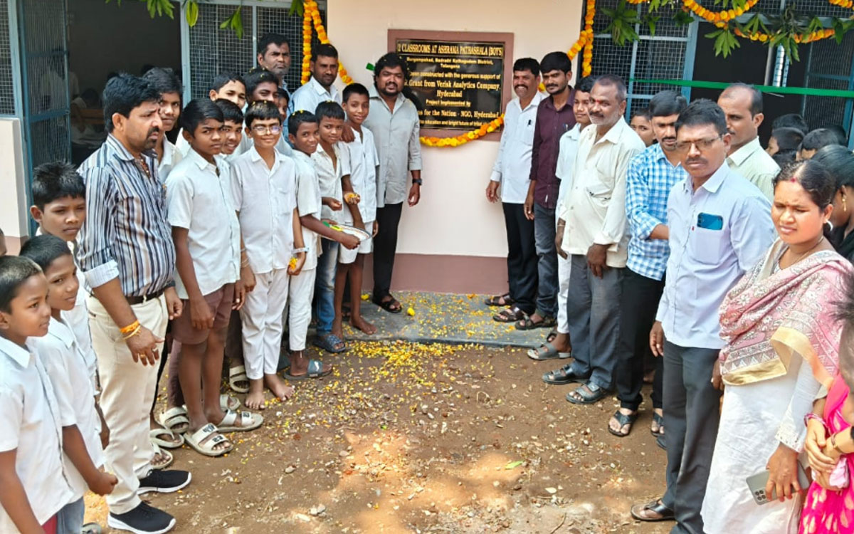 గిరిజ‌న ఆశ్రమ పాఠశాలకు అదనపు తరగతి, వాష్‌రూమ్ ఏర్పాటు