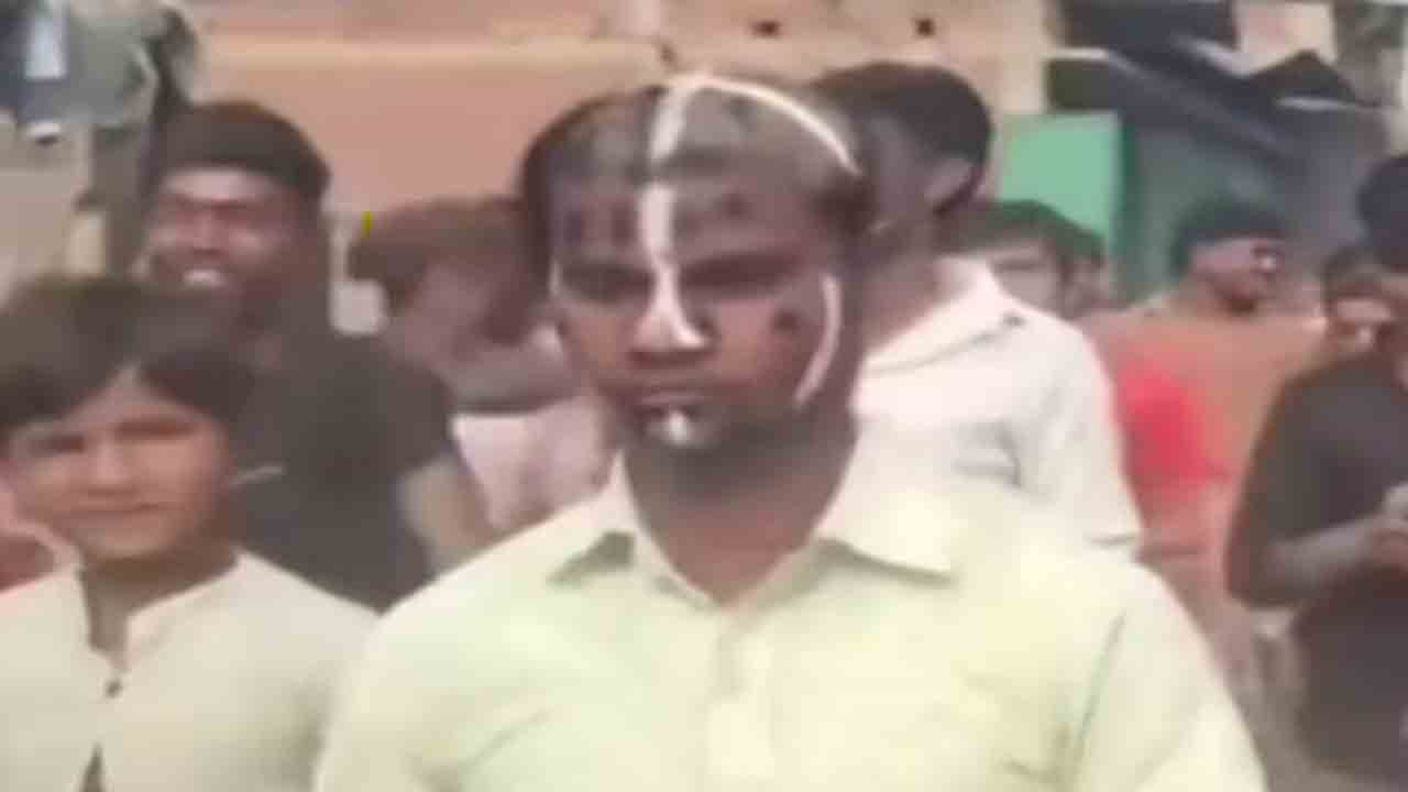 Villagers shave man’s head | మూగ మహిళను వేధించిన వ్యక్తి.. గుండు చేయించి   ఊరేగింపు