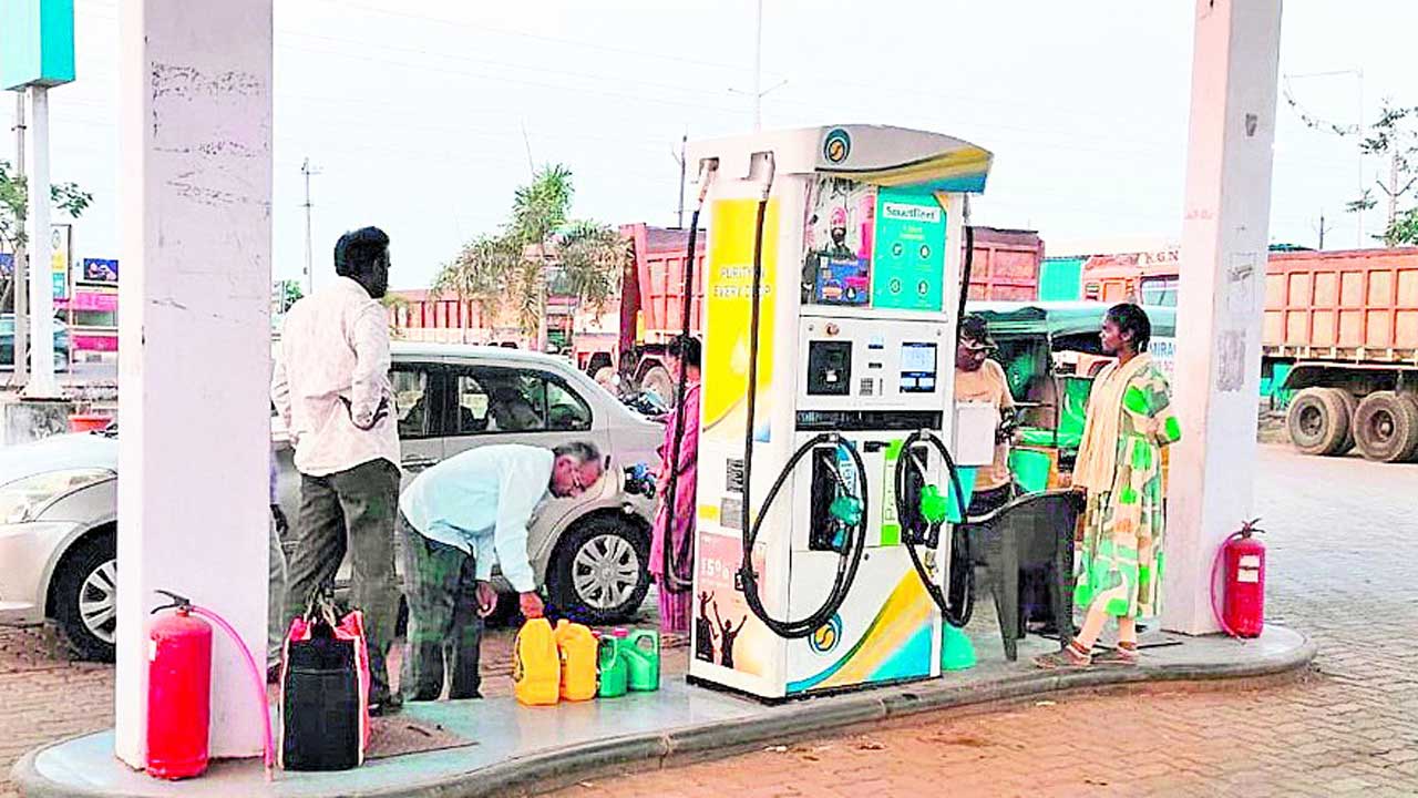 ములుగులో ఇంధన కొరత