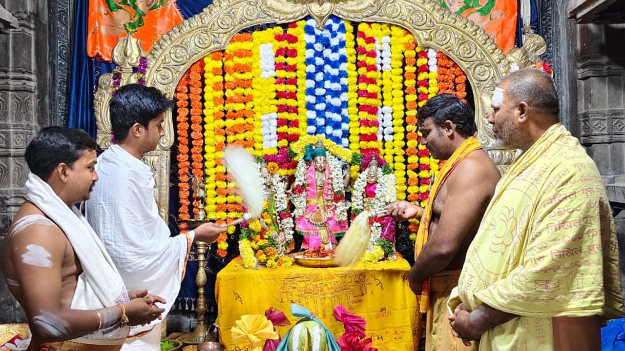 Kalyana Brahmotsavams | వేయిస్తంభాల గుడిలో వైభవంగా సీతారామచంద్రస్వామి కల్యాణ బ్రహ్మోత్సవాలు