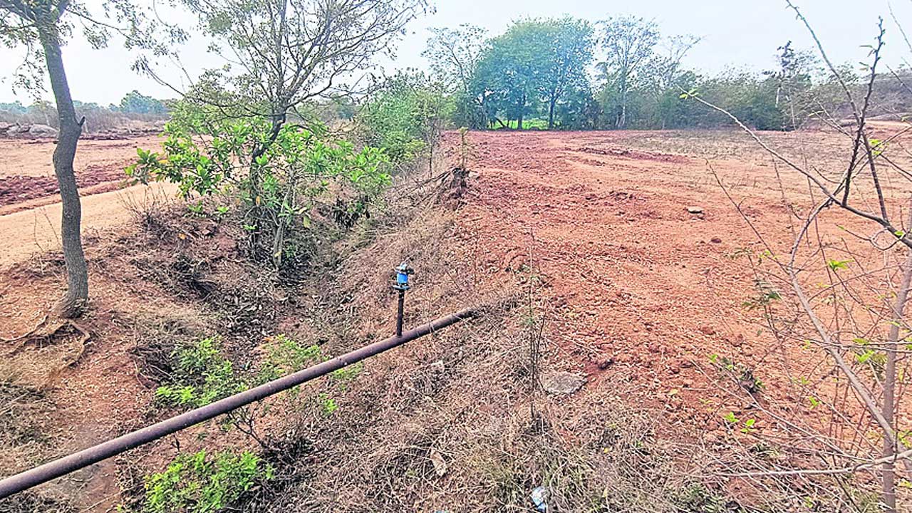 కాల్వ కట్టలు మాయం!