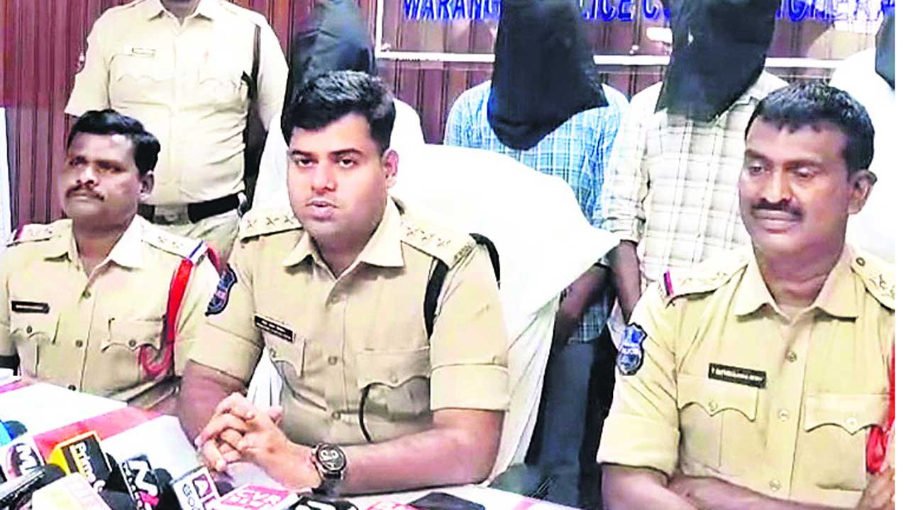 ఉద్యోగాల పేరిట టోకరా