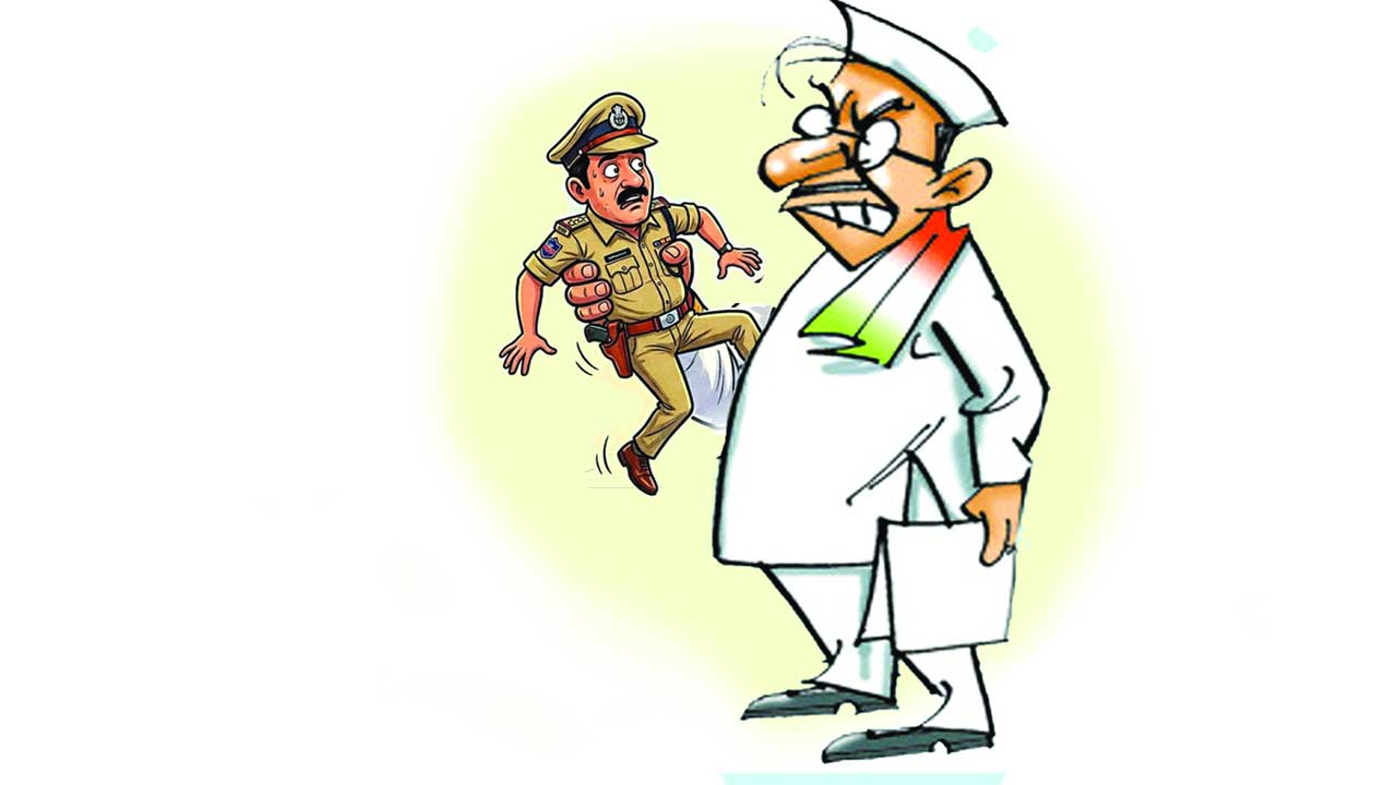 ఖద్దర్‌ గుప్పిట్లో ఖాకీ!