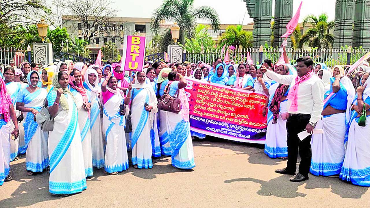 హామీలపై ఆశాల ఆందోళన