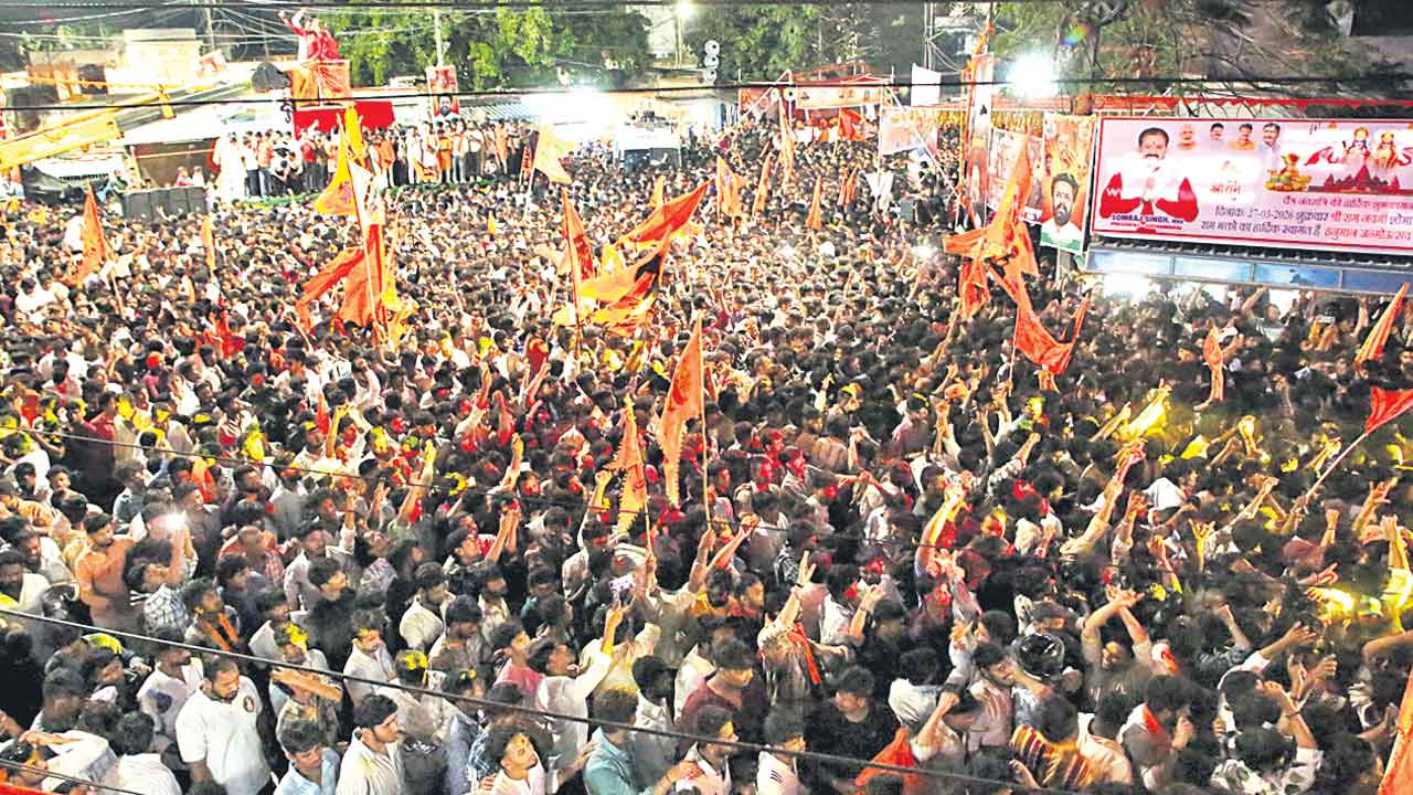 వైభవంగా శోభాయాత్ర.. మార్మోగిన రామనామస్మరణ