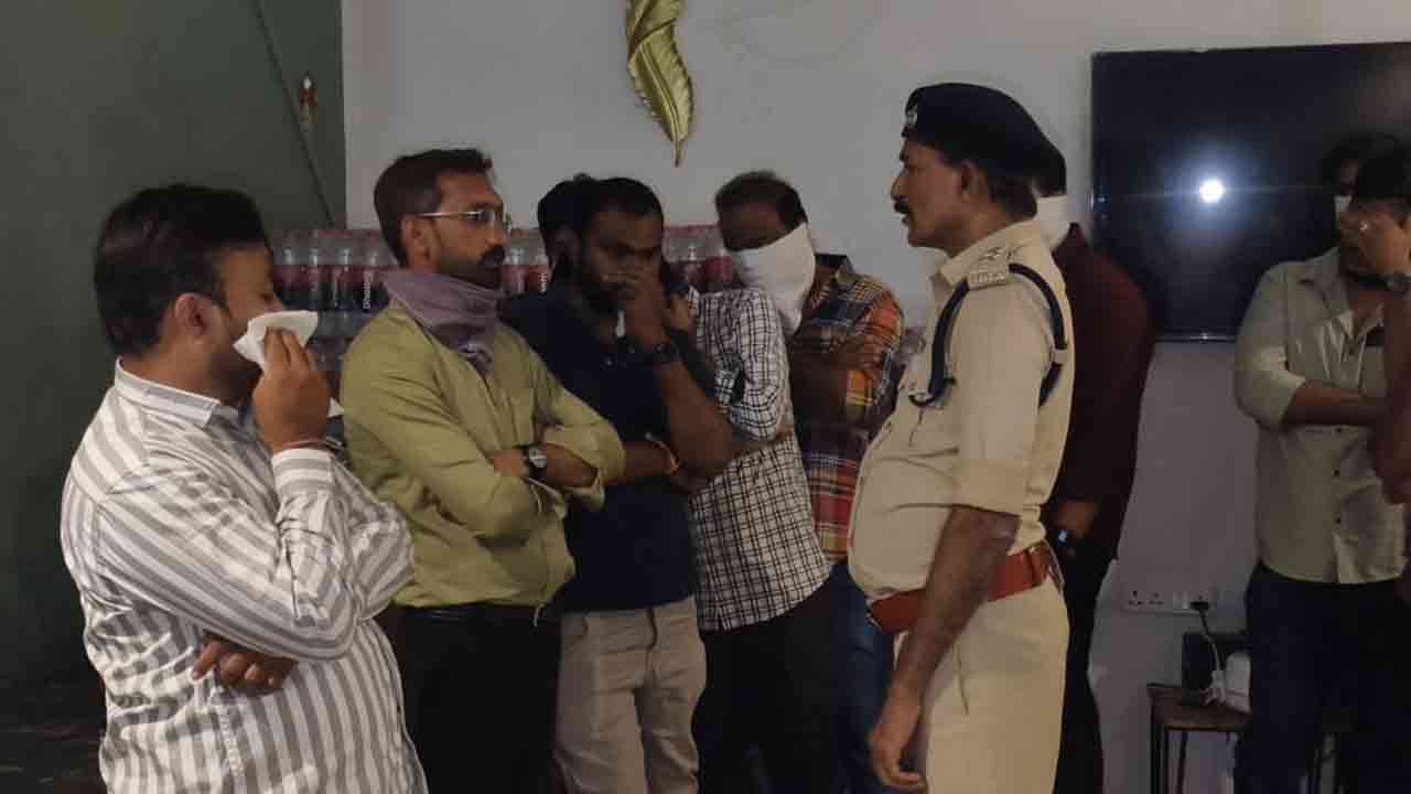 Hyderabad | హుక్కా సెంటర్లపై ఏసీపీ దాడులు: 37 మంది యువకులు అదుపులోకి