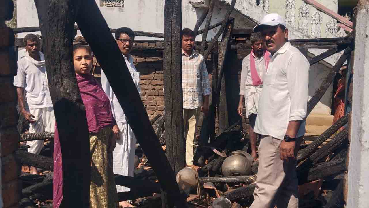 Narnoor | బొజ్జుగూడలో ఇల్లు దగ్ధం..కాలిబూడిదైన వస్తువులు