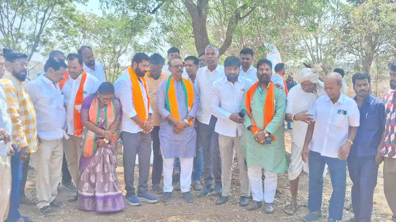 Koheda | మూడో రోజు కొనసాగిన రైతు ఆగమయ్య ఆందోళన.. సంఘీభావం తెలిపిన పలు పార్టీల నాయకులు