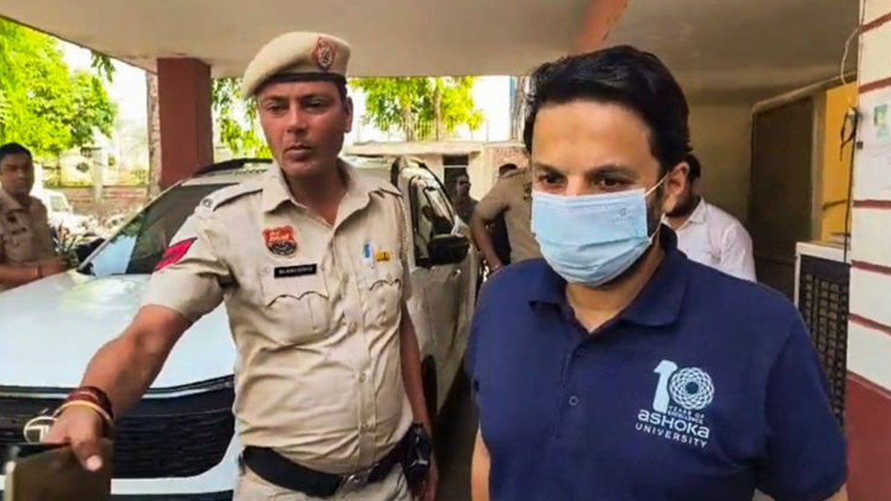 Operation Sindoor: ఆప‌రేష‌న్ సింధూర్‌పై సోష‌ల్ మీడియాలో పోస్టు..  అశోకా యూనివ‌ర్సిటీ ప్రొఫెస‌ర్ కేసు కొట్టివేత‌