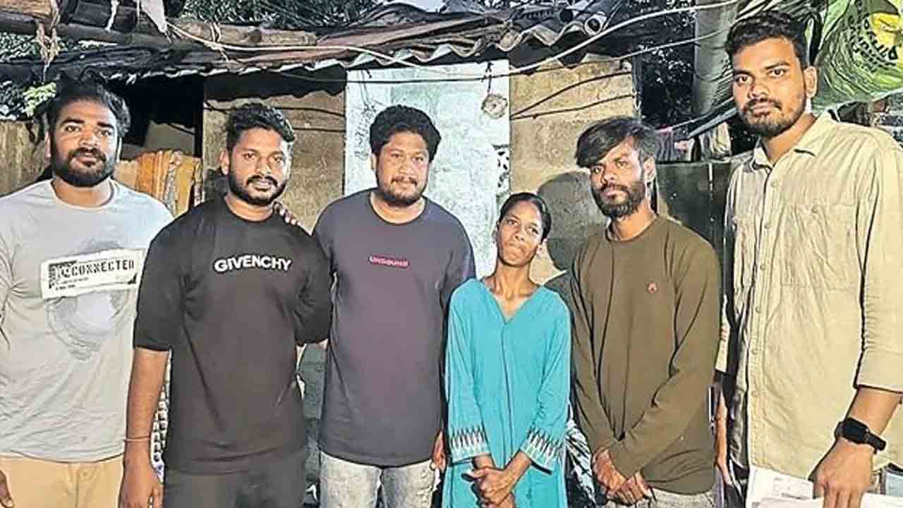 Icon Star Allu Arjun | గొప్ప మనసు చాటుకున్న అల్లు అర్జున్.. తండ్రిని కోల్పోయిన మానసిక దివ్యాంగురాలుకి బ‌న్నీ ఆర్థిక సాయం