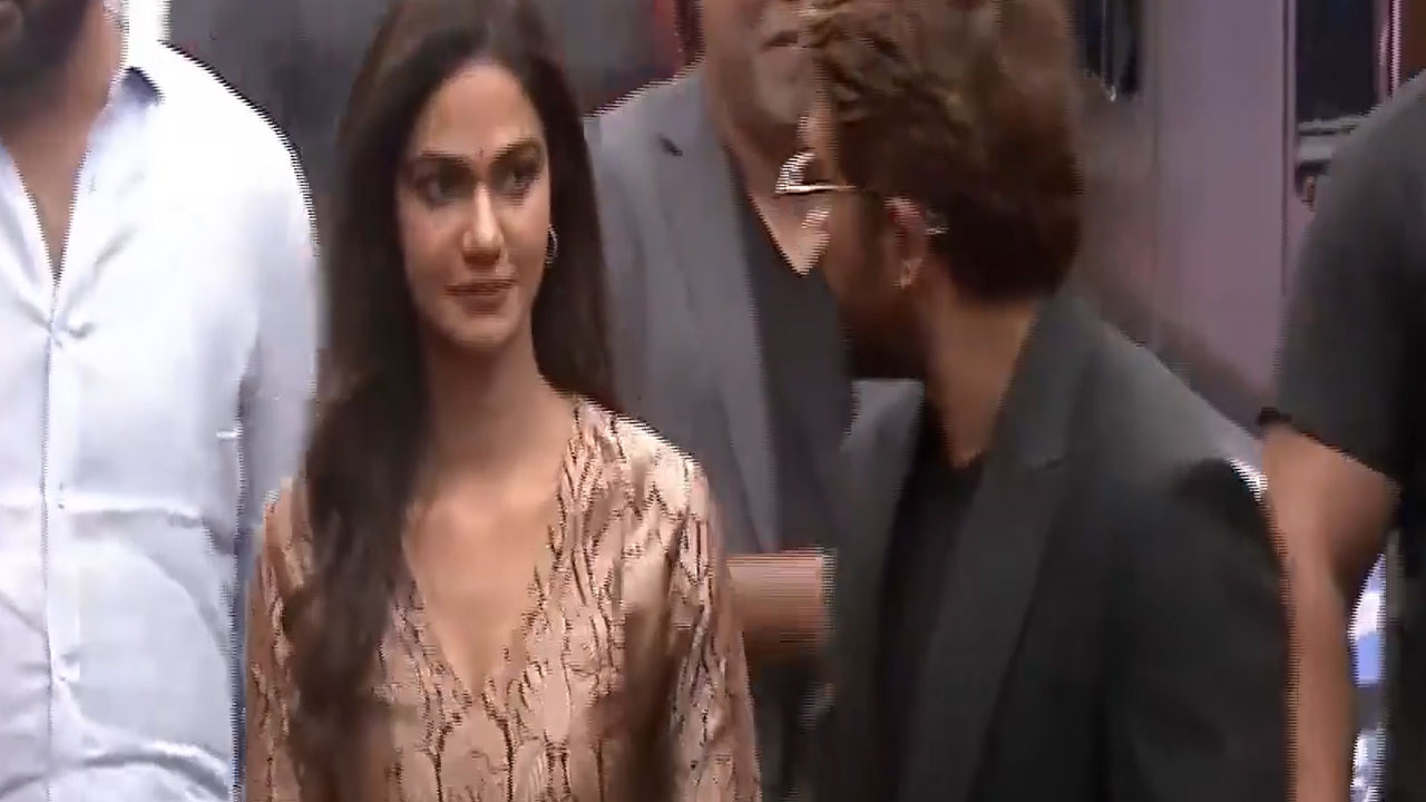 Allu Arjun | అల్లు అర్జున్ ‘ప్రోటోకాల్’ వివాదం మళ్లీ హాట్ టాపిక్.. వైరల్ వీడియోతో చర్చలు