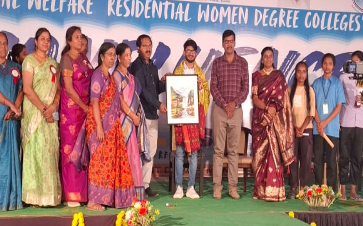 'చ‌దువుతో పాటు అన్ని రంగాల్లో రాణించేందుకు ఆట పాట‌లు దోహ‌దం'