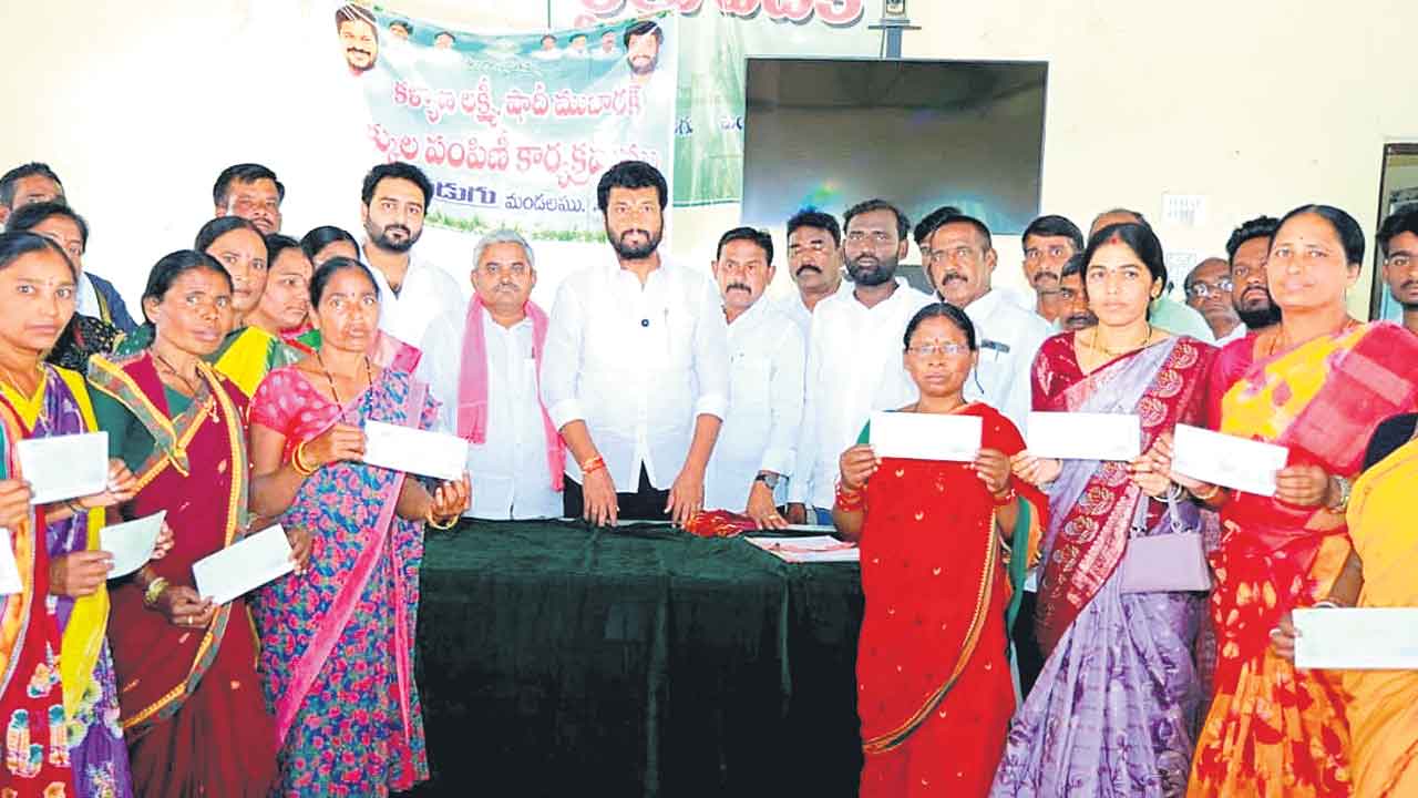 పేదింటి బిడ్డలకు ఆర్థిక భరోసా