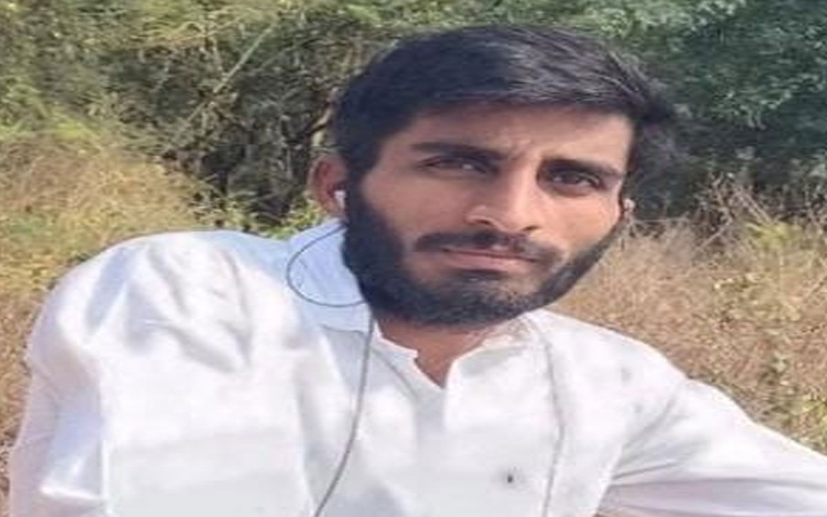 తానేదార్‌ప‌ల్లి వ‌ద్ద‌ ​బస్సును ఢీకొన్న బైక్‌.. యువకుడు మృతి