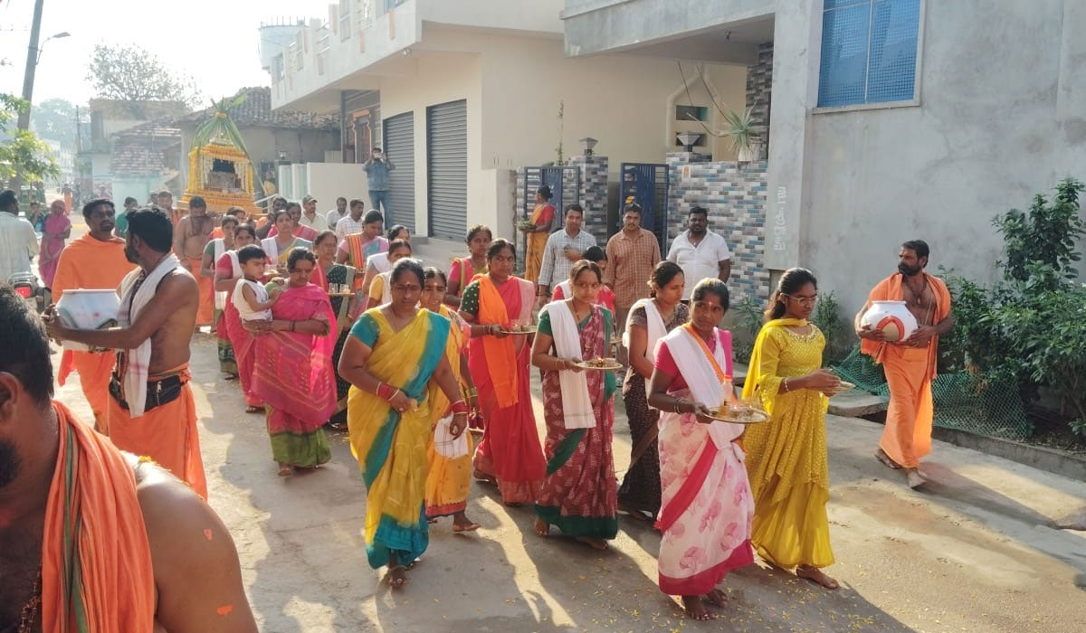 Sirikonda | రావుట్లలో వైభవంగా శ్రీరామ నవమి శోభయాత్ర