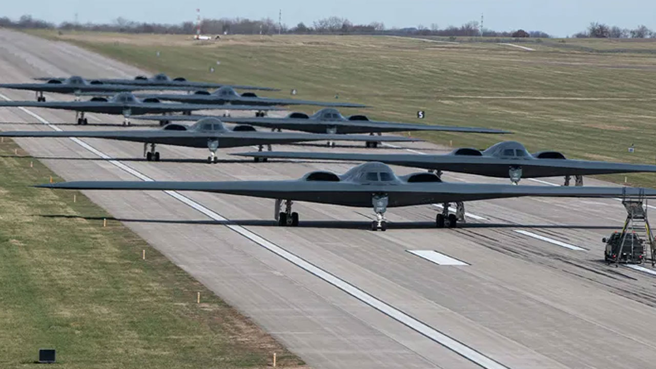 B-2 Bombers: బ్రిట‌న్ బేస్‌ల నుంచి బీ2 బాంబ‌ర్ల‌ను ఆప‌రేట్ చేయ‌నున్న అమెరికా