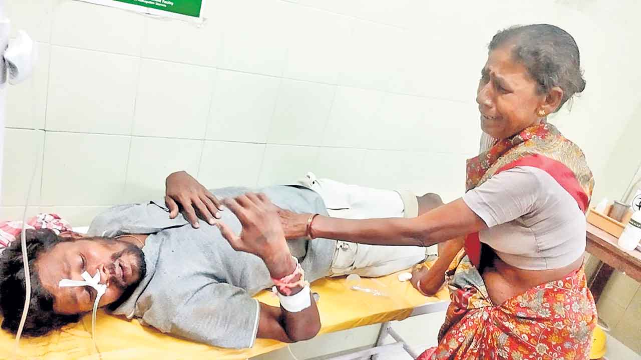 కాంగ్రెస్‌ నాయకుల వేధింపులు తాళలేక బీఆర్‌ఎస్‌ కార్యకర్త ఆత్మహత్యాయత్నం