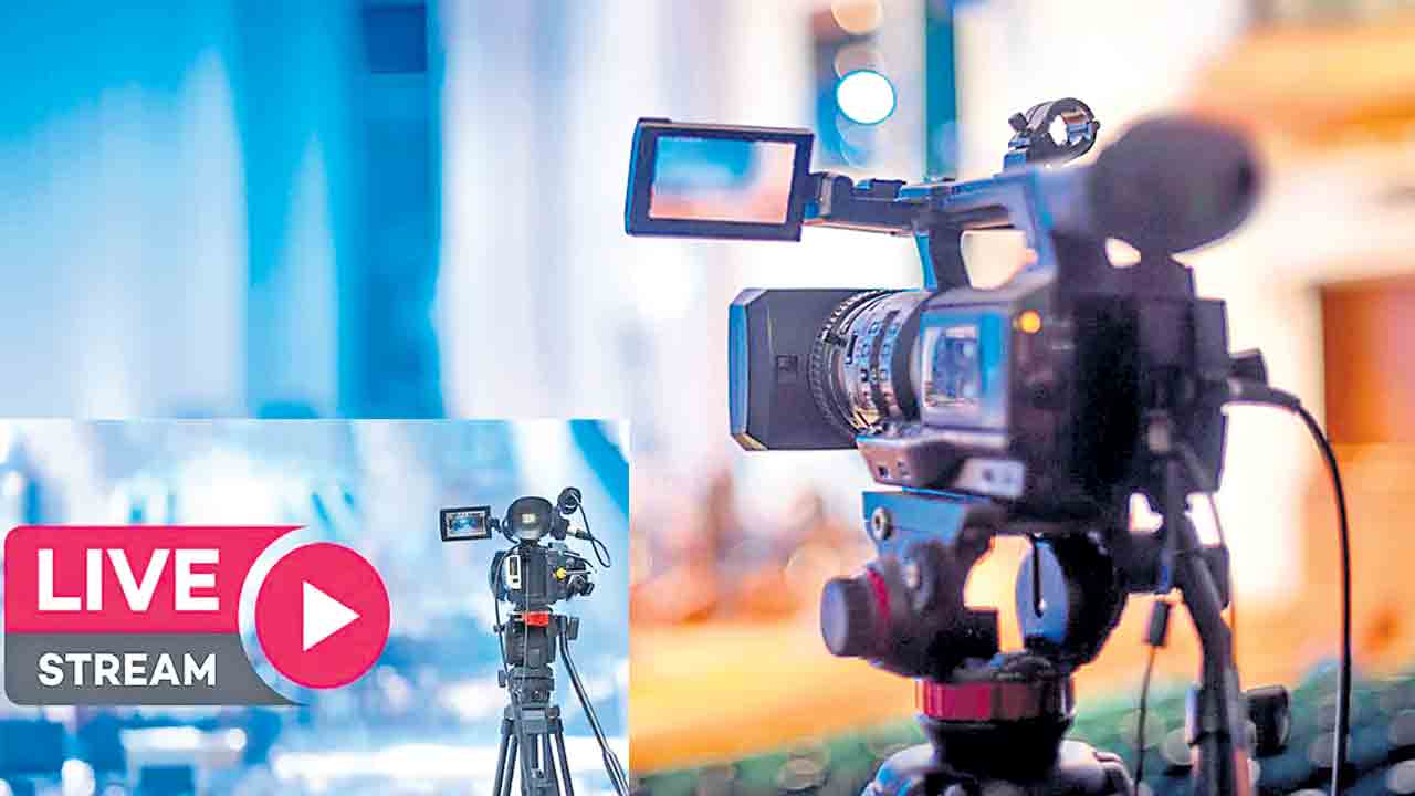 లైవ్‌ మాటున కాసుల వేట!