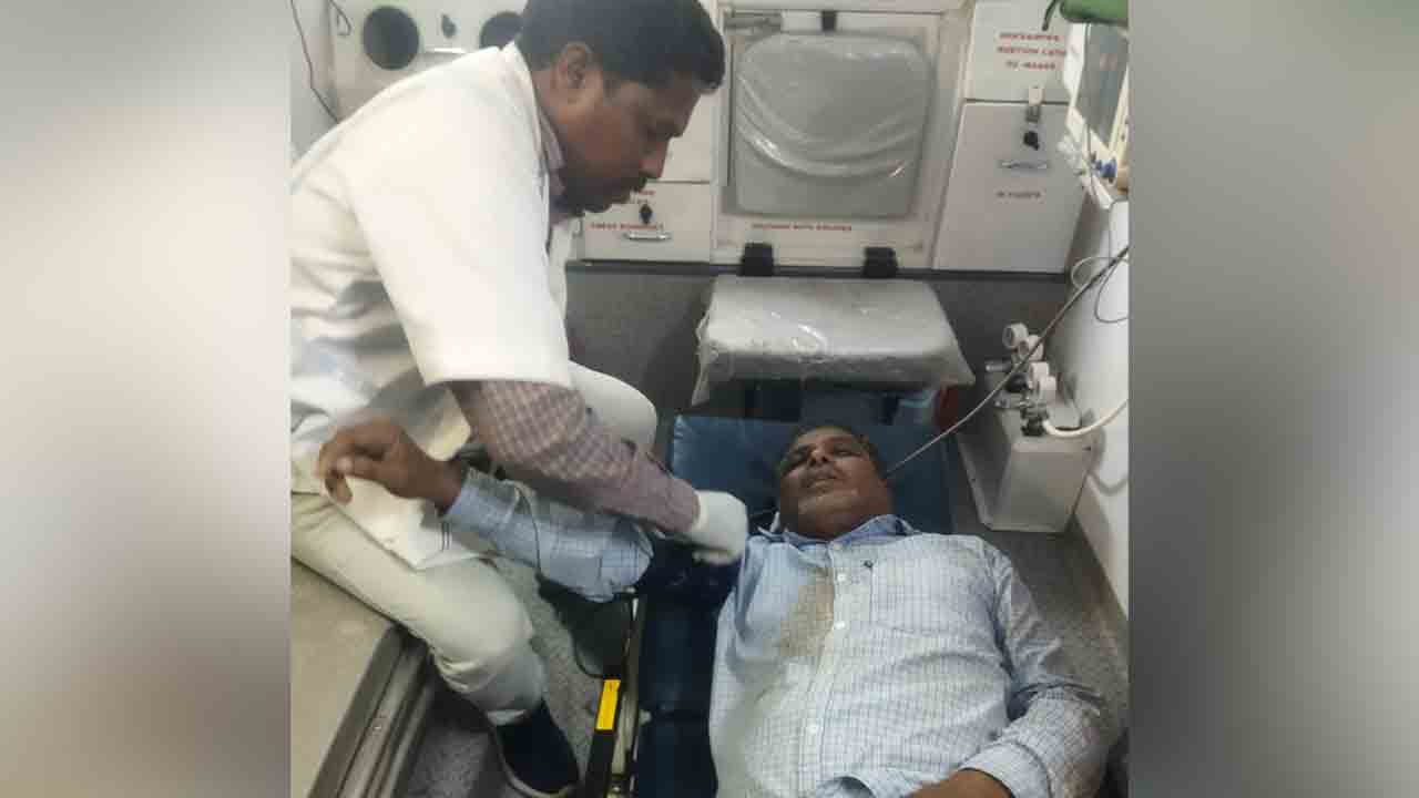 Bhimadevarapalli | మంగళపల్లిలో ఘోర రోడ్డు ప్రమాదం..ఒకరు మృతి, మరొకరికి తీవ్రగాయాలు