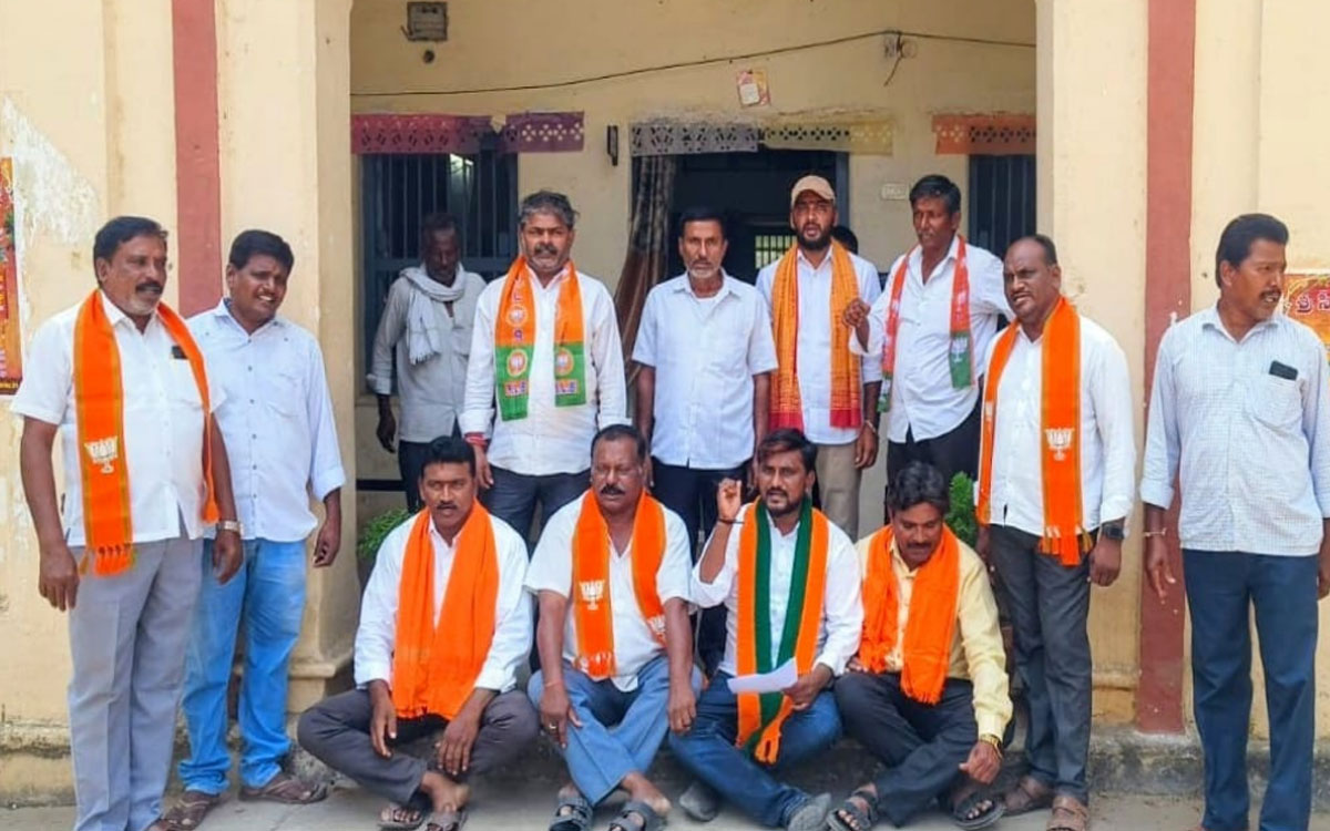 ‘కాంగ్రెస్ 420 హామీలను నెరవేర్చాలి’