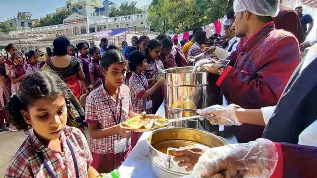 అర్ధాకలి తీర్చేలా అల్పాహార పథకం