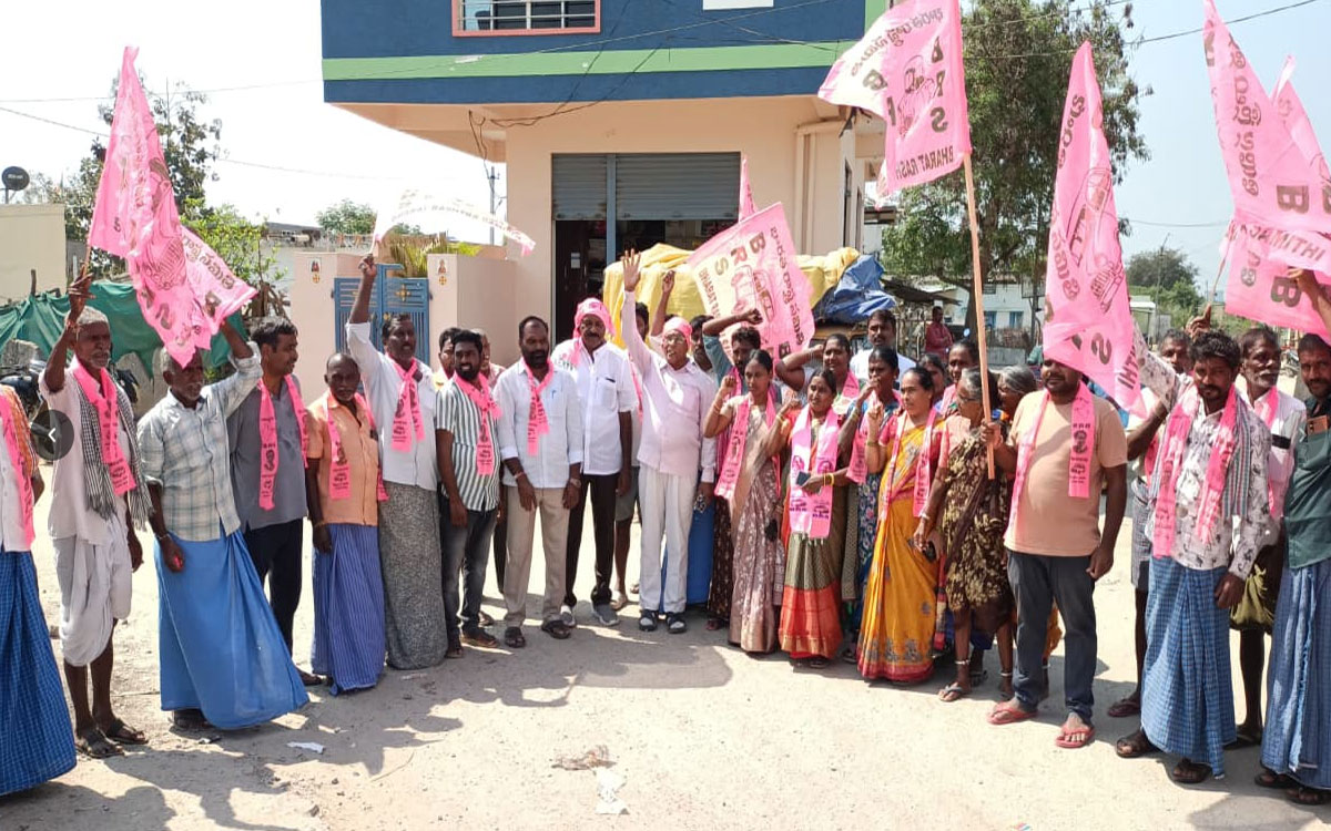 ఆరు గ్యారెంటీలకు చట్టబద్ధత కల్పించాలని బీఆర్ఎస్ నిరసన