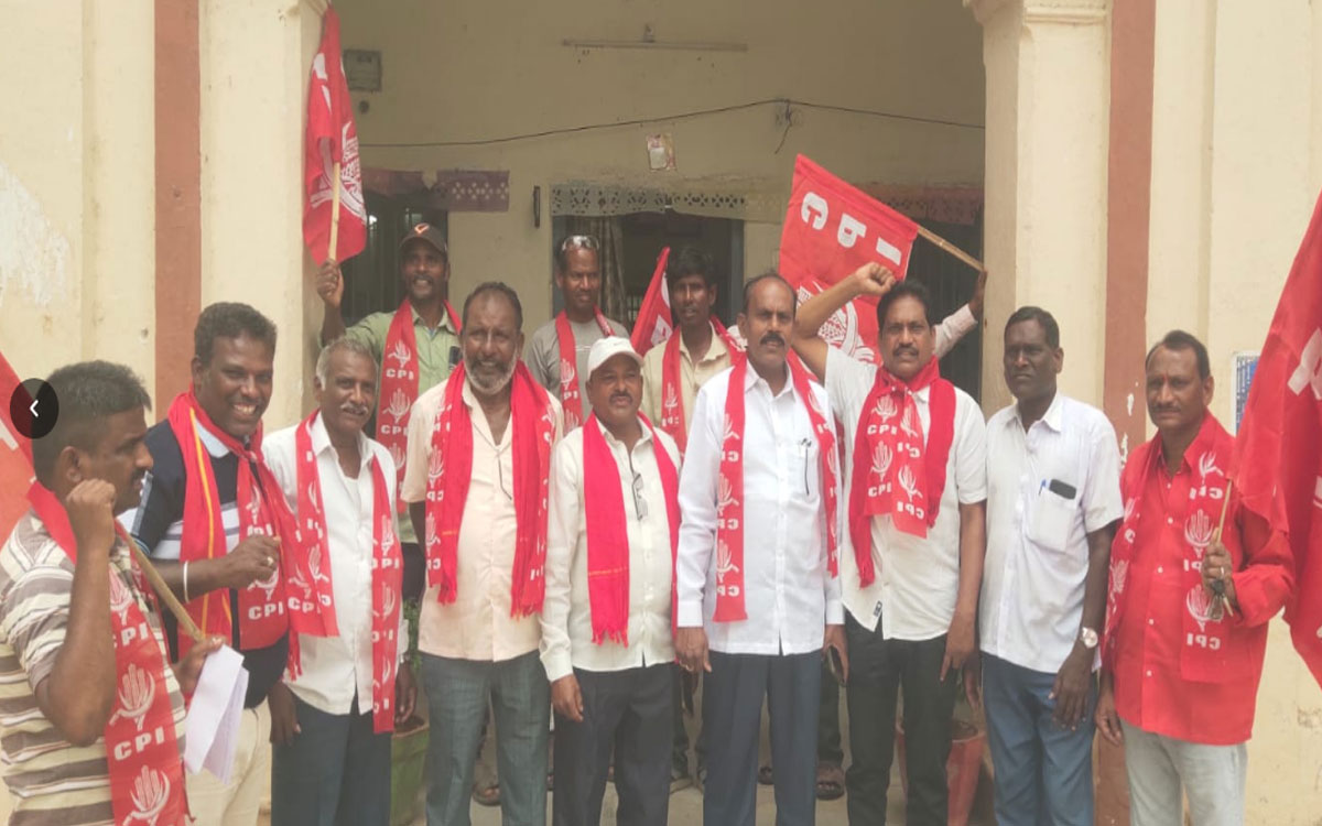 ‘పెంచిన గ్యాస్ ధరలు వెంటనే తగ్గించాలి’