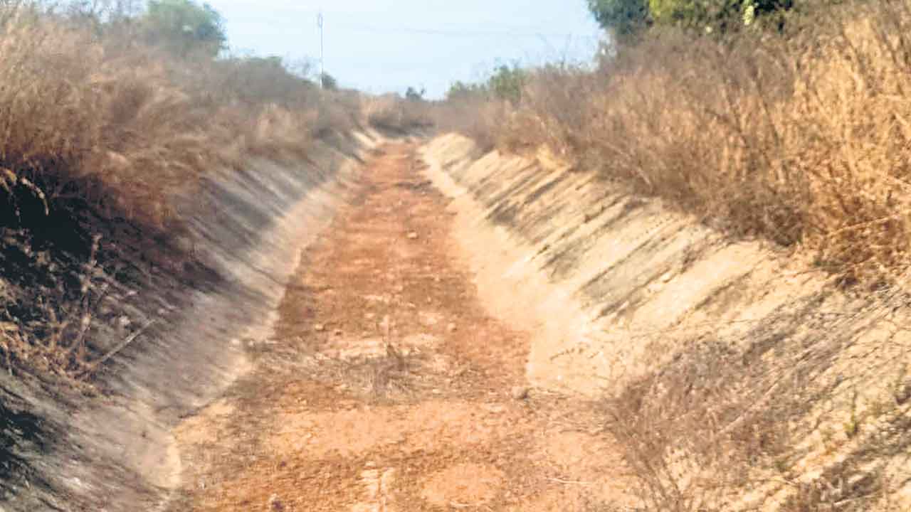 కాలువలపై కాంగ్రెస్‌ నిర్లక్ష్యం.. నిర్మాణంపై రెండేండ్లుగా కుట్ర