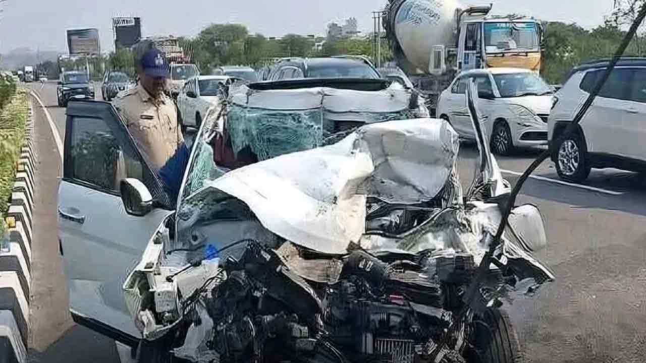 Bandlaguda | ఔటర్ రింగ్ రోడ్ పై లారీని ఢీ కొట్టిన కారు.. ఒకరు మృతి