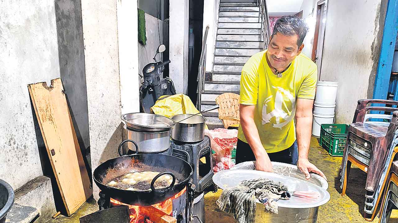 క్యాటరింగ్‌.. కుదేల్‌.. సిలిండర్‌ ఇస్తే.. వండి పెడతాం!