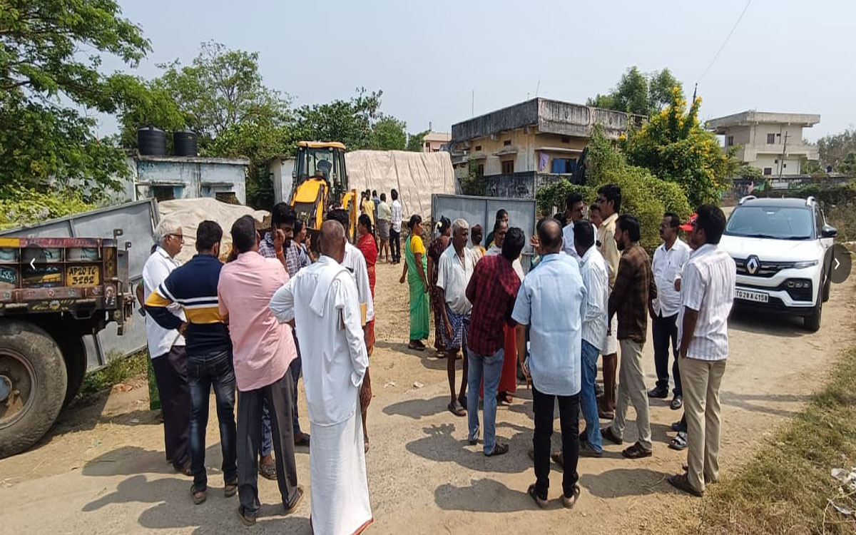 నాగినేనిప్రోలు రెడ్డిపాలెంలో సెల్ టవర్ నిర్మాణ పనుల అడ్డగింత