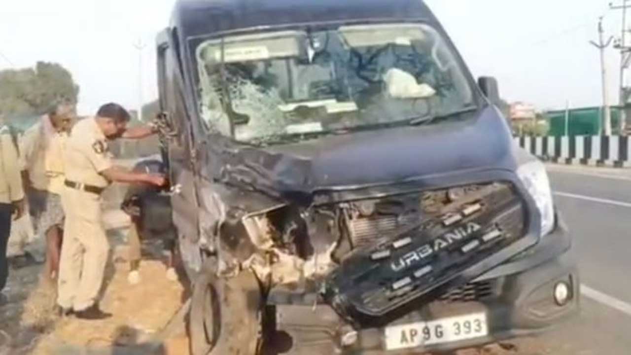 Chandrababu | ఏపీ సీఎం చంద్రబాబు కాన్వాయ్‌ ట్రయల్‌ రన్‌లో ప్రమాదం.. వ్యాన్‌ ఢీకొని యువకుడు మృతి