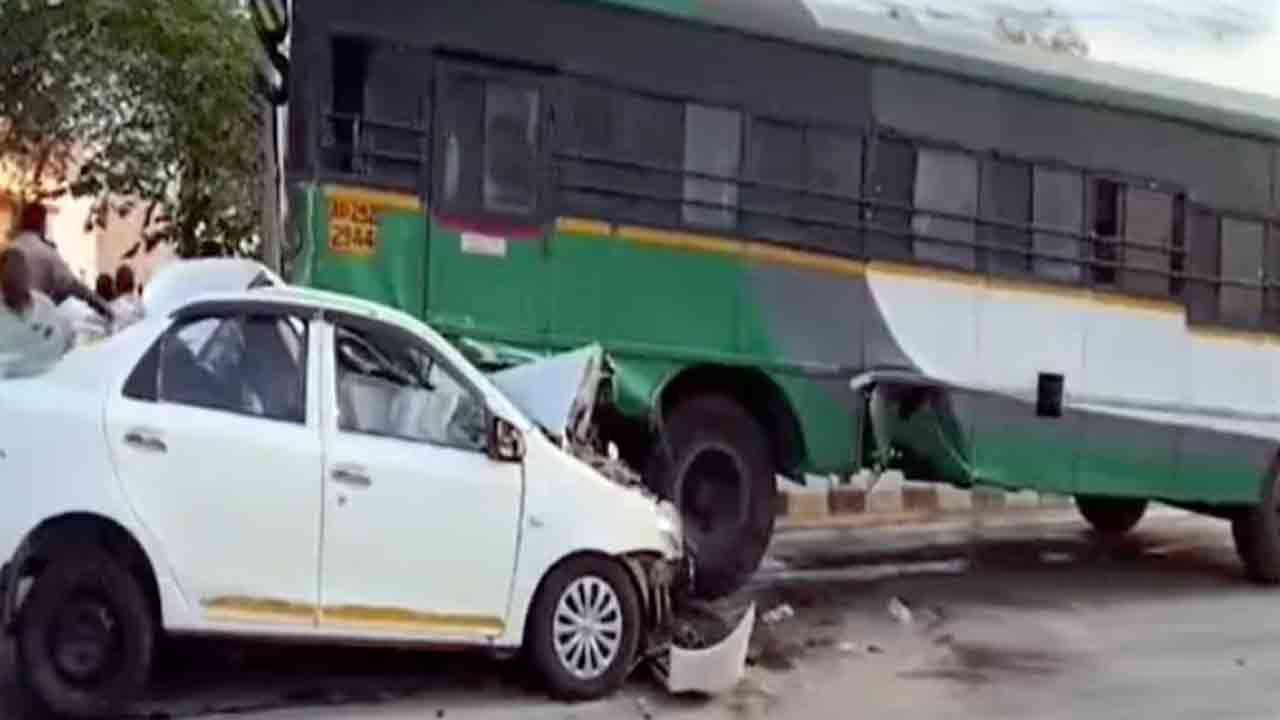 Road Accident | తిరుపతి వెళ్తుండగా యాక్సిడెంట్.. వరంగల్‌కు చెందిన ముగ్గురు దుర్మరణం