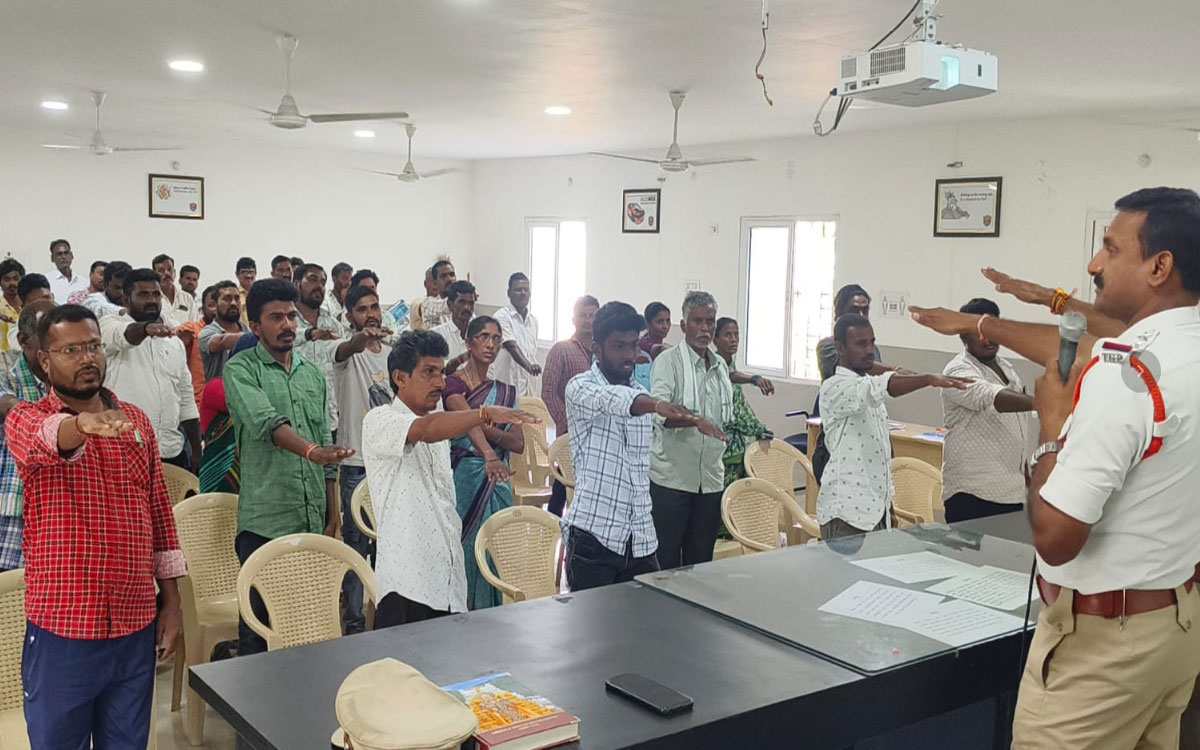 డ్రంకెన్ డ్రైవింగ్ ప్ర‌మాద‌క‌రం : ట్రాఫిక్ సీఐ మహాలక్ష్యయ్య