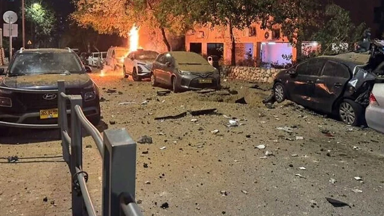 Cluster Munitions: సెంట్ర‌ల్ ఇజ్రాయెల్ టార్గెట్‌.. క్ల‌స్ట‌ర్ బాంబుల‌తో ఇరాన్ అటాక్‌.. వీడియో