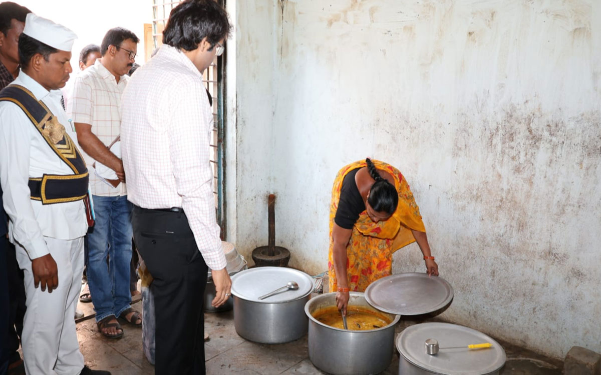 ప్రభుత్వ పాఠశాలల్లో కలెక్టర్ అంకిత్ మెరుపు తనిఖీలు