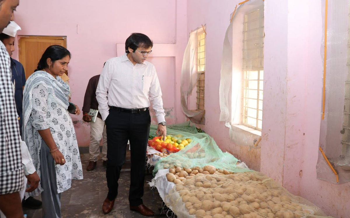 ప్రభుత్వ పాఠశాలల్లో కలెక్టర్ అంకిత్ మెరుపు తనిఖీలు