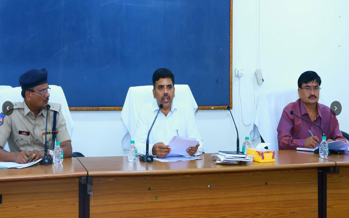 జిల్లాలో డొమెస్టిక్‌ గ్యాస్ స‌ర‌ఫ‌రాకు కొర‌త లేదు : క‌లెక్ట‌ర్ బి.చంద్ర‌శేఖ‌ర్‌