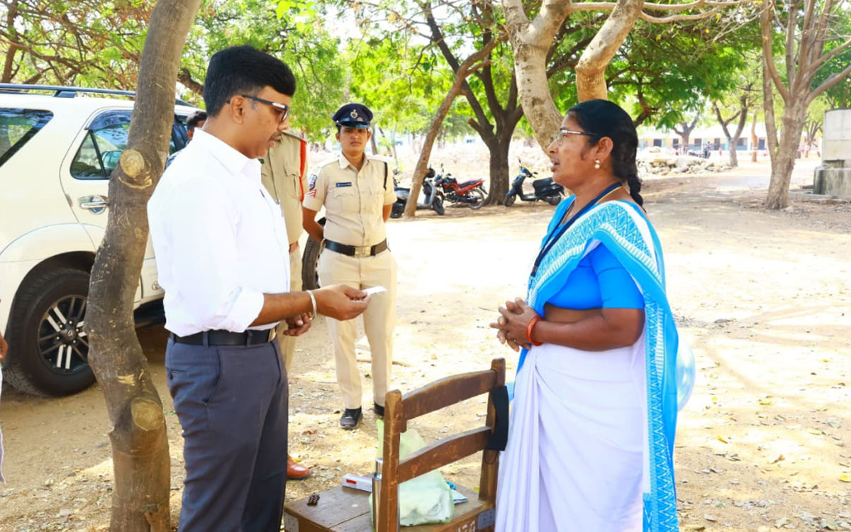 'పది' పరీక్షలు ముగిసే వరకు వసతులు కల్పించాలి : కలెక్టర్ చంద్ర‌శేఖ‌ర్‌