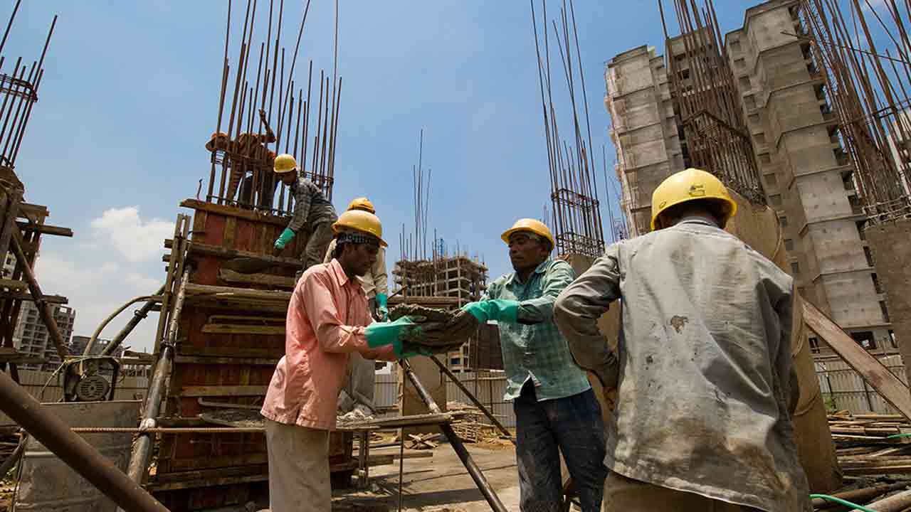 మా బిల్లులు చెల్లించండి.. సీఎం రేవంత్ రెడ్డికి కన్‌స్ట్రక్షన్ కాంట్రాక్టర్ల లేఖ