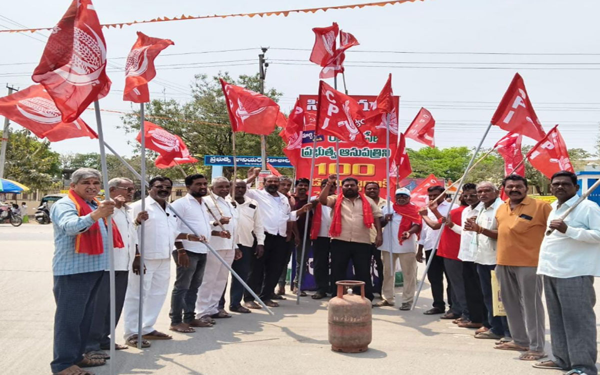 ‘జీవనోపాధులను దెబ్బతీస్తున్న కేంద్ర, రాష్ట్ర ప్రభుత్వాలు’