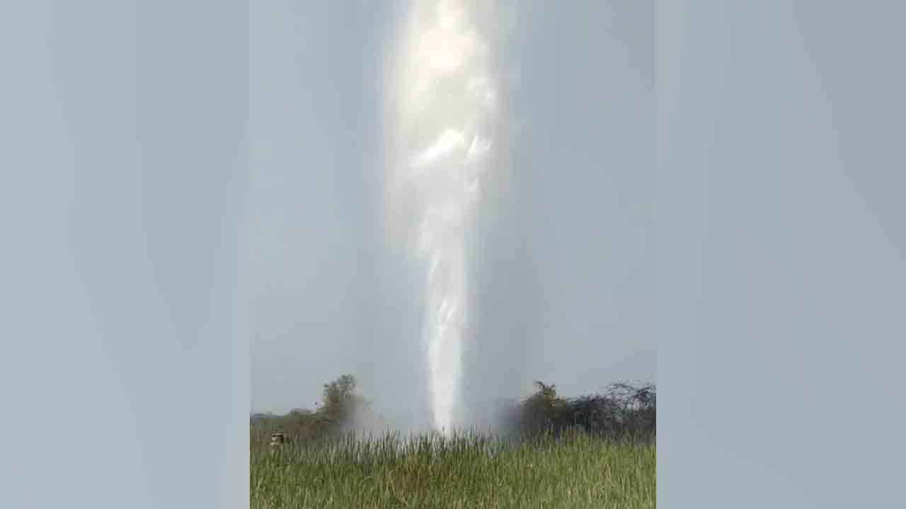 Veleru | దేవాదుల పైప్ లైన్ లీకేజీ.. ఎగిసిపడుతున్న నీరు