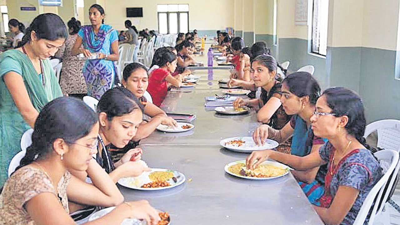 హాస్టల్‌ డైట్‌ చార్జీల మేత!