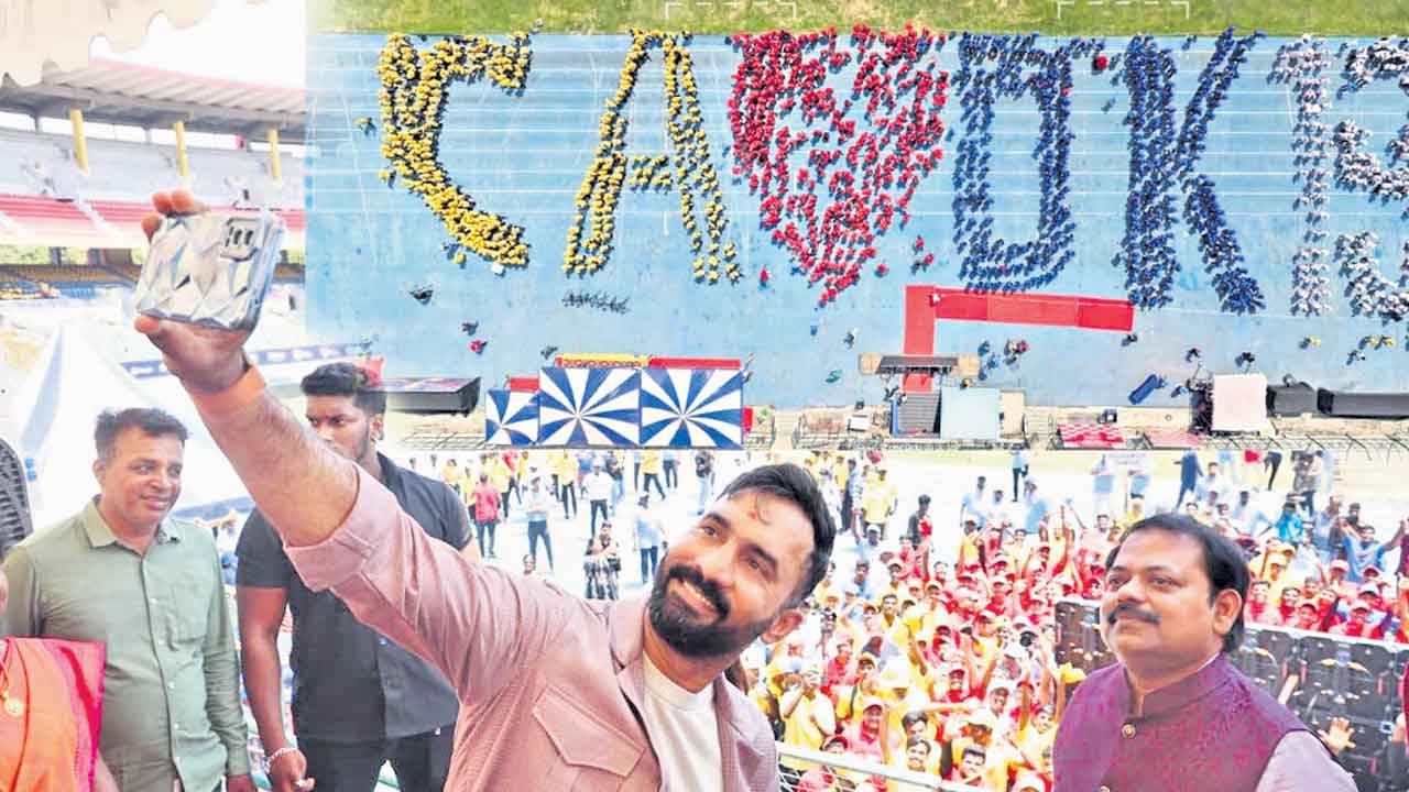 ఆసియా బుక్‌ ఆఫ్‌ రికార్డ్స్‌లో కార్తీక్‌