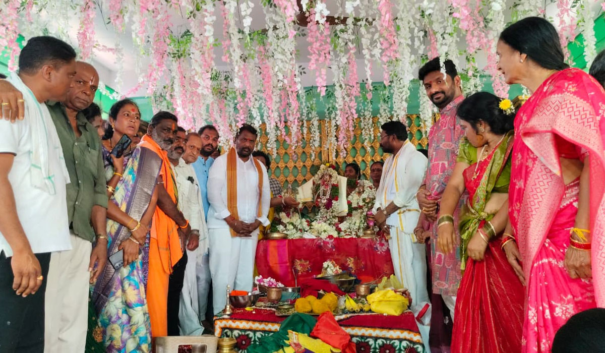 Sri Adluri Laxman Kumar | ధర్మారం మండలంలో ఘనంగా శ్రీరామనవమి వేడుకలు.. ధర్మారంలో పాల్గొన్న అడ్లూరి లక్ష్మణ్ కుమార్