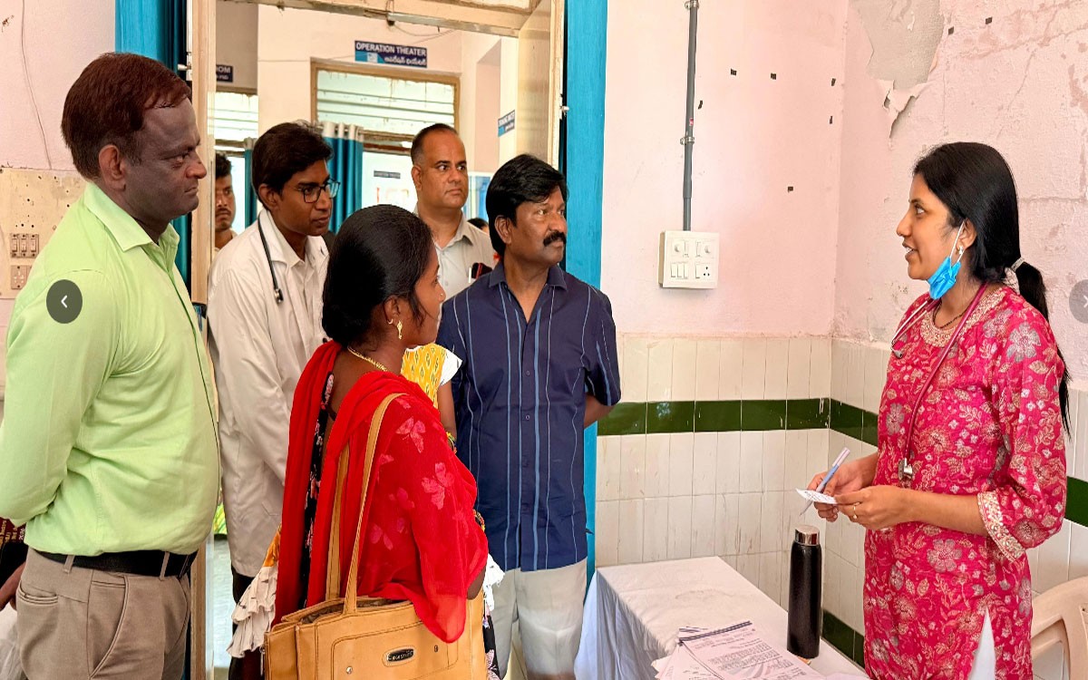 వైద్య శిబిరాల‌ను గ్రామీణులు స‌ద్వినియోగం చేసుకోవాలి : డీఎంహెచ్ఓ పుట్ల శ్రీ‌నివాస్‌