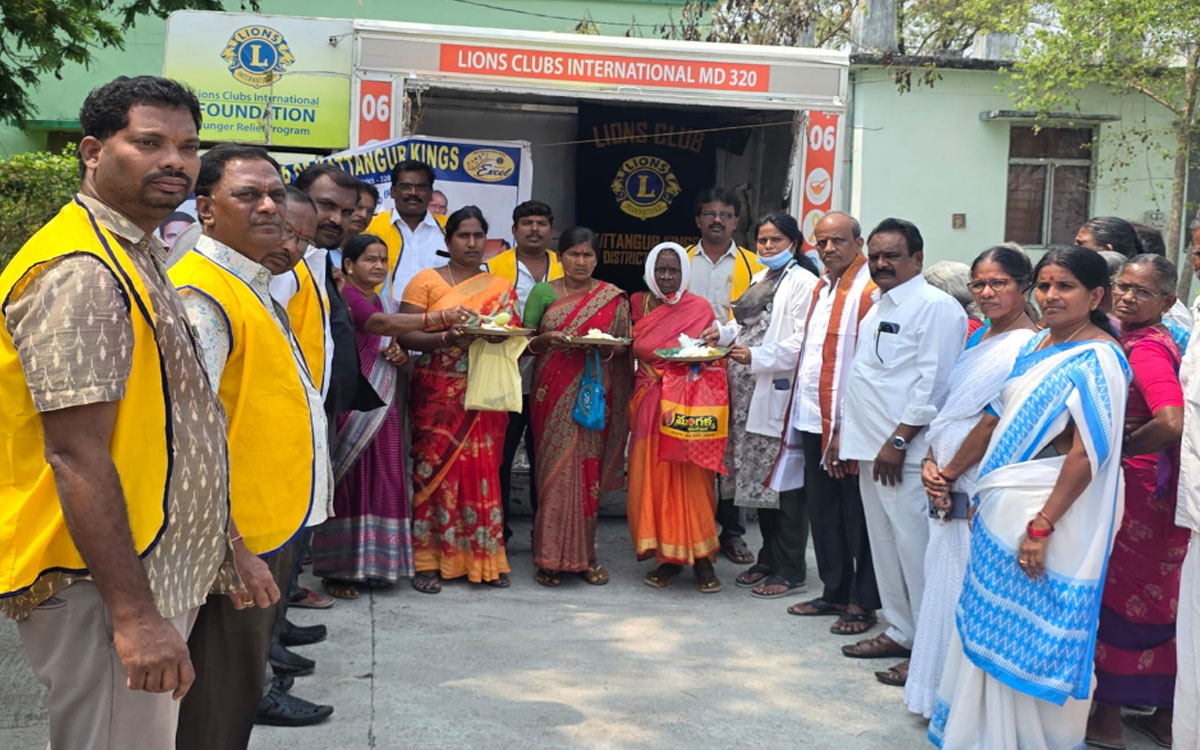 అన్ని దానాల కన్నా అన్నదానం గొప్పది : వైద్యాధికారి శ్వేత